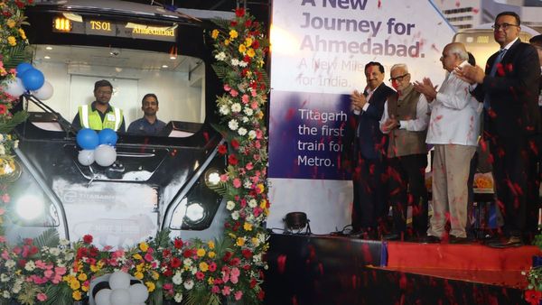 અમદાવાદને મળી પ્રથમ Make in India Metro, CMએ ટિટાગઢ રેલ સિસ્ટમ્સ પ્લાન્ટ ખાતે સ્વાગત કર્યું