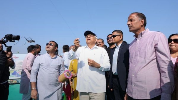 મકરસંક્રાંતિ 2026: CM ભૂપેન્દ્ર પટેલે દરિયાપુરમાં ઉડાવી પતંગ, રાજ્યમાં લોકોને સલામતીની કરી અપીલ