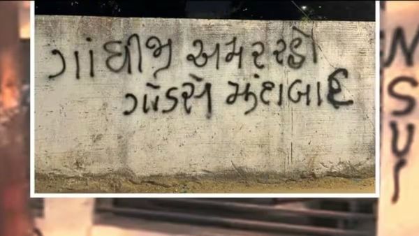 ગાંધી હત્યાના પાપી નથુરામના નાટકનો ગુજરાતમાં ભારે વિરોધ, શો રદ કરાયા