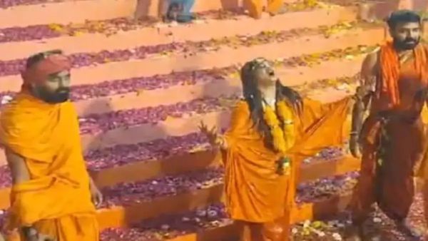 ભવનાથ મેળામાં કીર્તી પટેલ સાધુઓ સાથે સ્નાન કરતા હંગામો