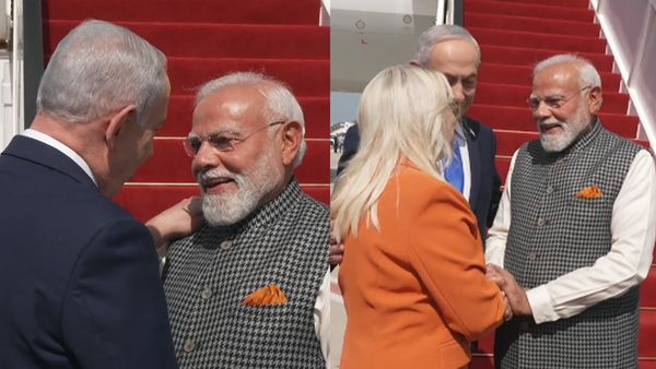 PM Modi In Israel: PM મોદીનું સ્વાગત કરવા પત્ની સાથે પહોંચ્યા Netanyahu, ભગવા રંગમાં જોવા મળ્યા સારા નેતન્યાહૂ