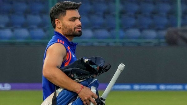 આંખમાં આંસુ સાથે મેદાન પર પરત ફર્યો રિંકુ સિંહ! પિતાના નિધનના 24 કલાકમાં પરિવાર છોડી દેશ માટે પહોંચ્યો કોલકાતા