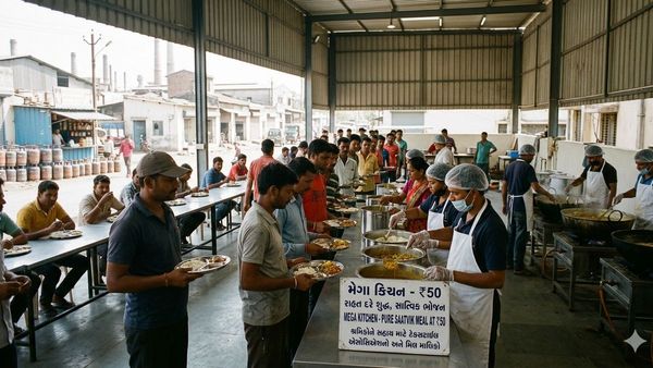 સુરતમાં ગેસની અછત વચ્ચે શ્રમિકો માટે મેગા કિચન શરૂ કરવામાં આવ્યુ