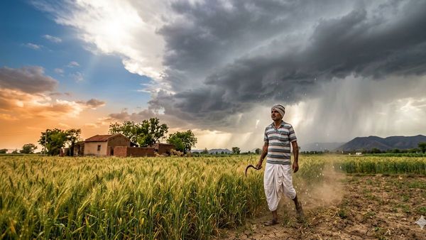 પરસેવો છોડાવતી ગરમી વચ્ચે માવઠાની આગાહી, ખેડૂતો ચિંતામાં