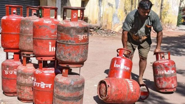 LPG સિલિન્ડરને લઈને સરકારનો લુલો બચાવ, સંસદમાં કોઈ અછત ન હોવાનું ગાણું ગાયું