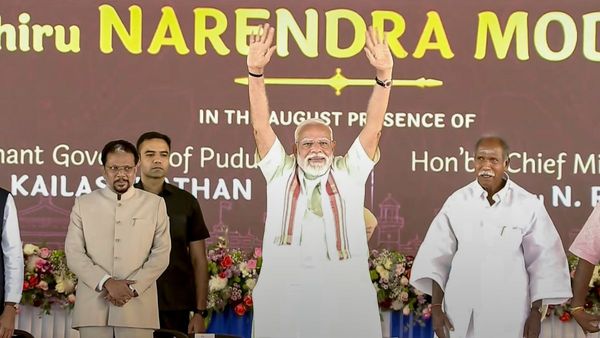PM Modi in Puducherry: PM મોદીએ પુડુચેરીને આપી 2700 કરોડ રૂપિયાની ભેટ, જાણો વધુ વિગત