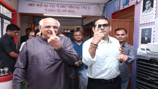 ગુજરાત સ્થાનિક સ્વરાજ્યની ચૂંટણી: મુખ્યમંત્રી પટેલ અને કેન્દ્રીય મંત્રી સી.આર. પાટીલે વહેલી સવારે મતદાન કર્યું