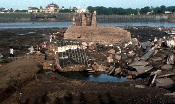 મચ્છુ ડૅમ હોનારત : શું ચાર દાયકા બાદ પણ ખરી હકીકત બહાર આવી શકી?