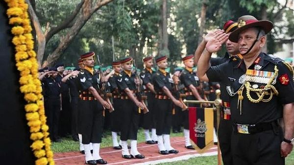 આ પહેલા ચિતા હેલિકોપ્ટર ક્રેશ થયુ હતું આ પહેલા ચિતા હેલિકોપ્ટર ક્રેશ થયુ હતું