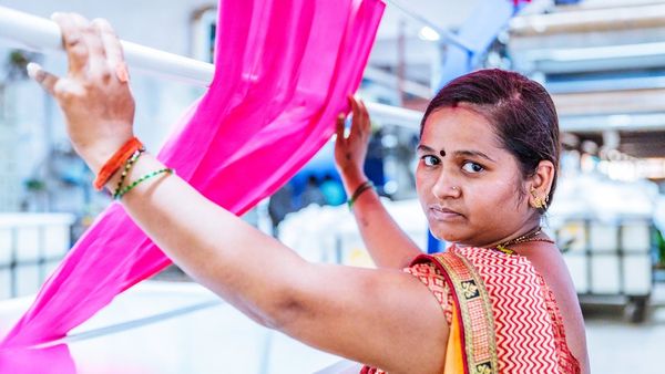 મજૂર દિવસ: ભારતીય અર્થતંત્રમાં મહિલા ભાગીદારી કેમ ઘટી રહી છે?