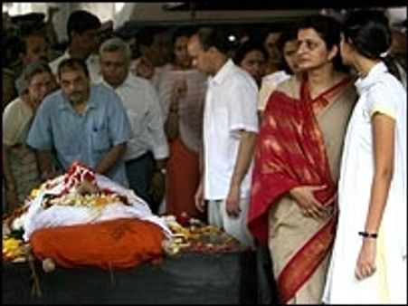 करकरे, शर्मा समेत 11 को अशोक चक्र