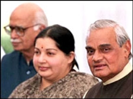 जयललिता ने कांग्रेस की ओर बढ़ाया हाथ