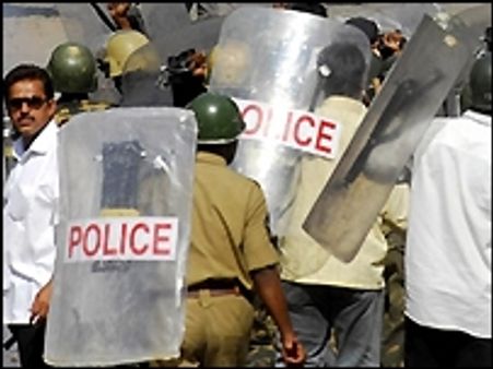 नक्सली हमले में 10 पुलिसवालों की मौत