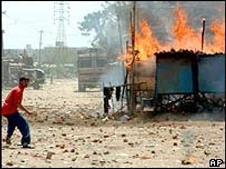 दंगे पर हलफ़नामे में मंत्री का नाम