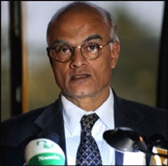 पाकिस्तान को हथियार देने का विरोध