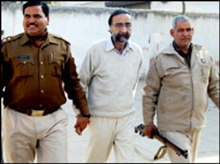 निठारी कांडः पंधेर और कोली को मृत्युदंड