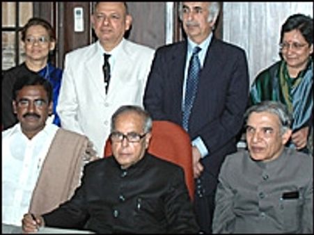 भारत: अंतरिम बजट की कड़ी आलोचना