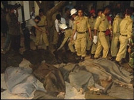 बांग्लादेश में कई और क़ब्रें मिलीं