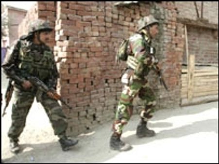 कुपवाड़ा मुठभेड़ में 17 चरमपंथी मारे गए