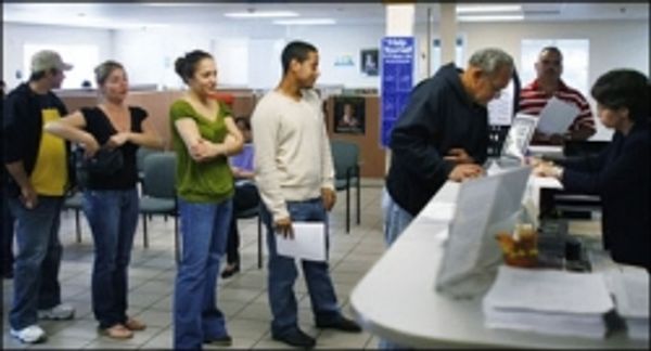 बढ़ी बेरोज़गारी, गिरे बाज़ार