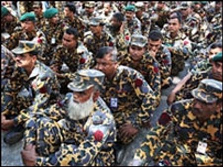 बांग्लादेश में विद्रोहियों की तलाश