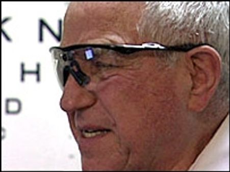 कृत्रिम आँख से मिली 30 साल बाद रोशनी