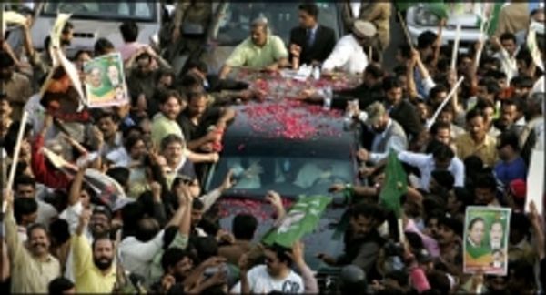 पाकिस्तान: बर्ख़ास्त मुख्य न्यायाधीश बहाल होंगे