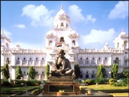 आंध्र: त्रिकोणीय लड़ाई पर बिना मुद्दा