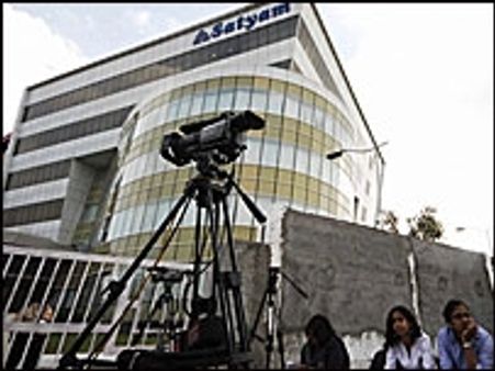 'पूरी जानकारी नहीं दे रहे हैं राजू'