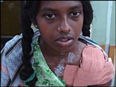 'आम लोगों पर बमबारी कर रही है सेना'