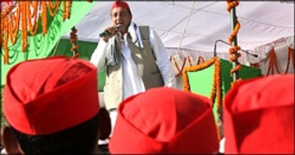 'जादू की झप्पी-पप्पी' पर संजू को नोटिस