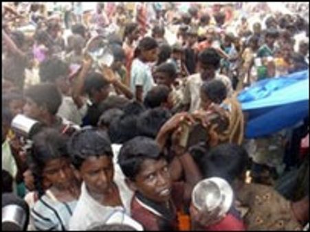 श्रीलंका में हज़ारों लोग बच कर निकले