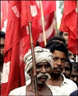 दरक गईं 'लाल क़िले' की दीवारें?