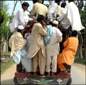 स्वात से लाखों हुए विस्थापित