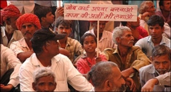 रोज़गार गारंटीः मंदी में बाज़ार की संजीवनी