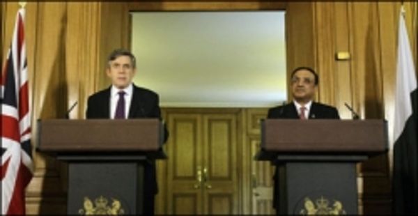 पाक के साथ है ब्रिटेनः गॉर्डन ब्राउन