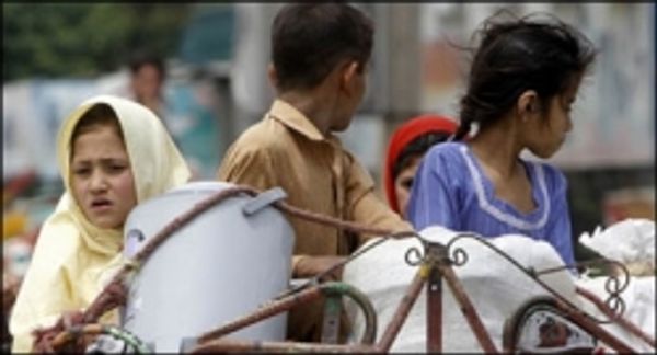 स्वात में पाक सेना ने कर्फ़्यू में ढील दी