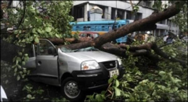 तूफ़ान 'आइला' का तांडव जारी, 34 मरे