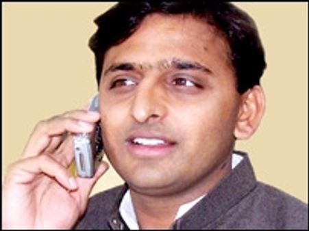 वंशवाद की बेल, अखिलेश का राजतिलक