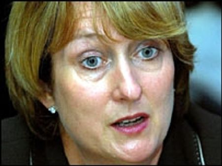 ब्रितानी गृह मंत्री 'दे रही हैं इस्तीफ़ा'