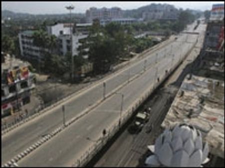 असम में हड़ताल का व्यापक असर