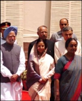 सौ दिनों के एजेंडे में महिला आरक्षण