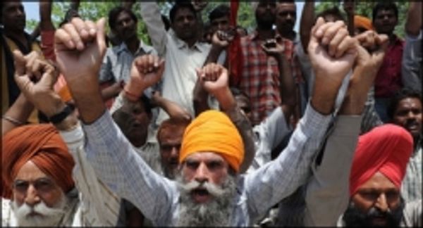 बिजली-पानी की कमी से लोग परेशान