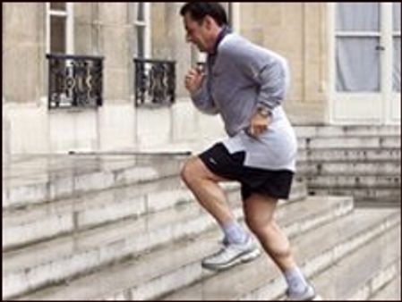 सार्कोज़ी बीमार पड़े, अस्पताल में