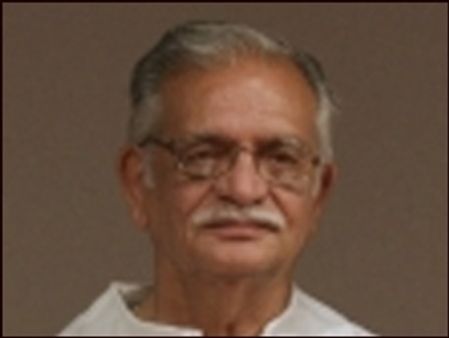 73 बरस के हुए गुलज़ार