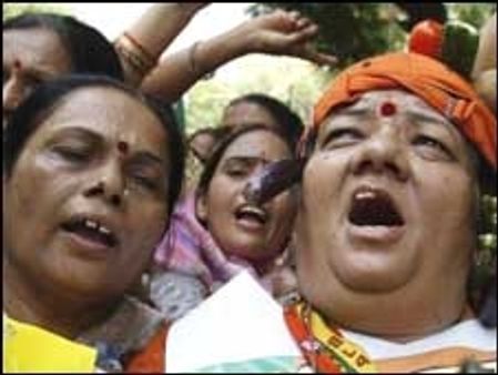 महिलाओं को 50 फ़ीसदी आरक्षण