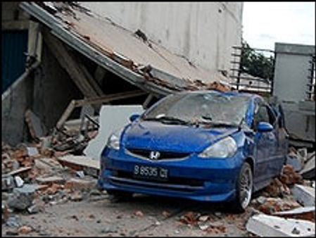 इंडोनेशिया में भूकंप के और झटके