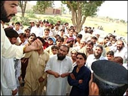 पाक: मानवीय संकट का ख़तरा