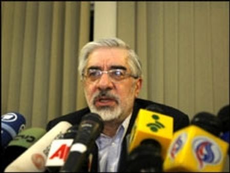 ईरान: मुसावी को पद से बर्ख़ास्त किया