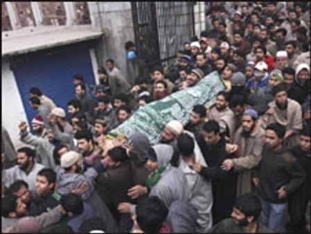 श्रीनगर में, कर्फ्यू जैसा माहौल